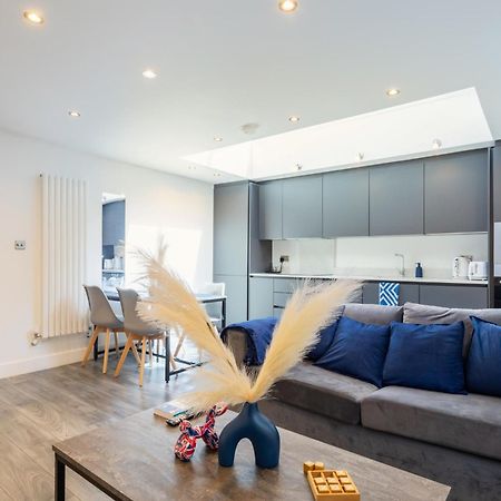 Stylish 2-Bed Flat In The Heart Of West Hampstead Apartamento Londres Exterior foto