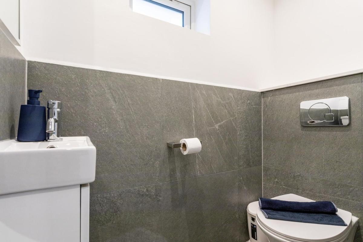 Stylish 2-Bed Flat In The Heart Of West Hampstead Apartamento Londres Exterior foto