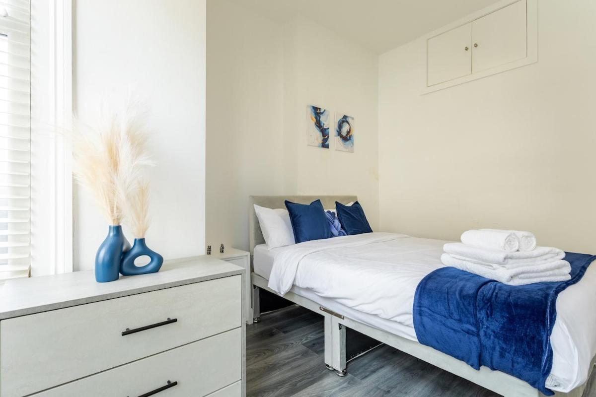 Stylish 2-Bed Flat In The Heart Of West Hampstead Apartamento Londres Exterior foto